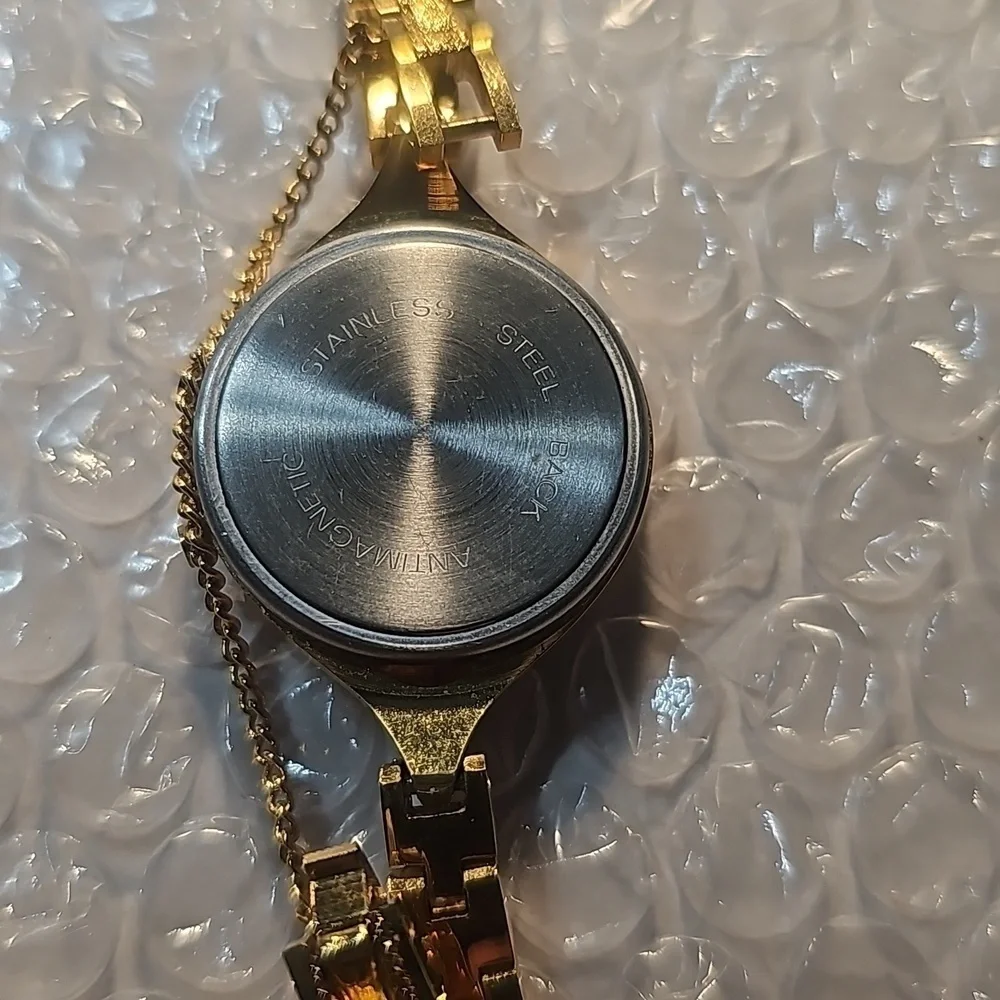 Pantera Women's LCD Wrist Watch ⌚️